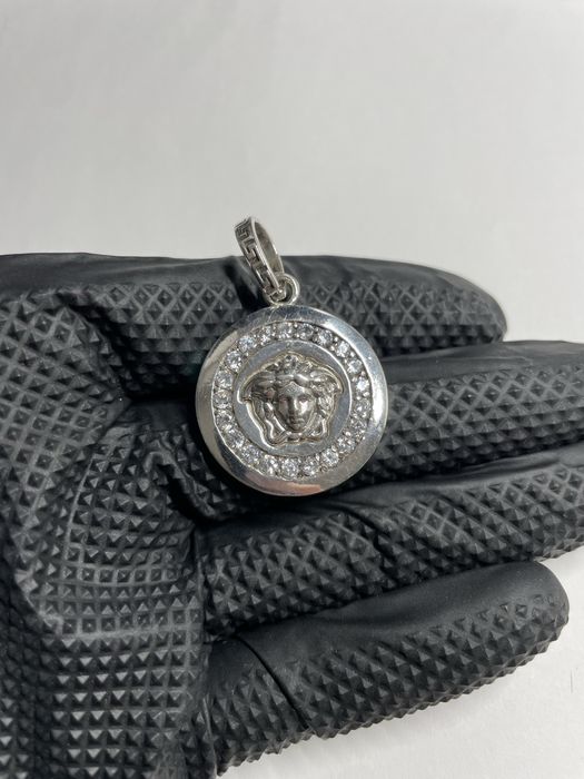 Сребърен медальон Versace подарък(без драскотини или наранявания)
