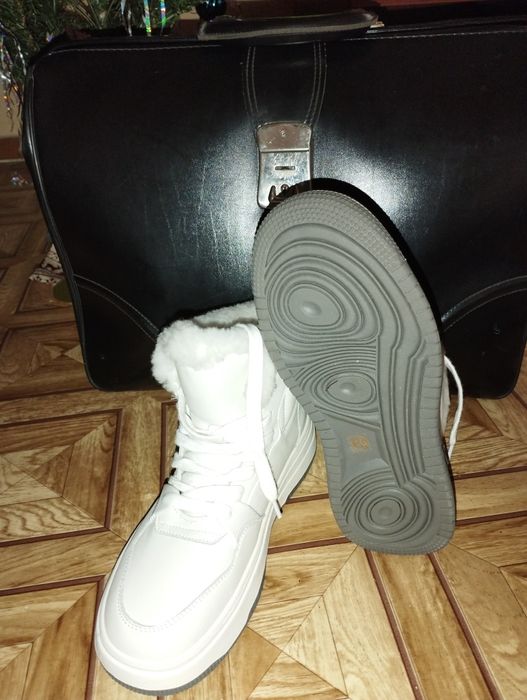 Женские кожаные ботинки