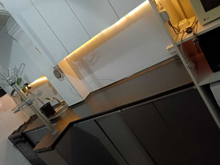 Олмазор тумани,  Тансикбоев 1., 4 хона, 4-этаж.  Kv sotiladi
76000