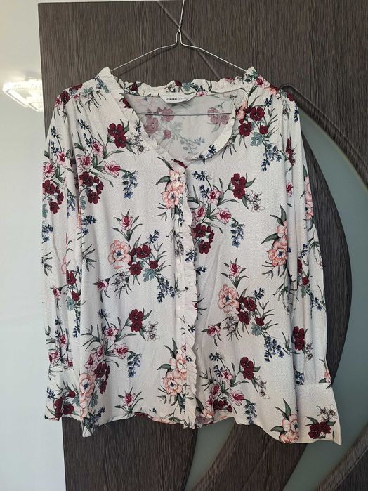 Bluza  dama LC Waikiki marimea 38.Este purtata 2 zile.