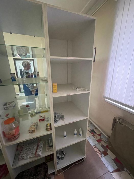 Продам мебель для аптеки