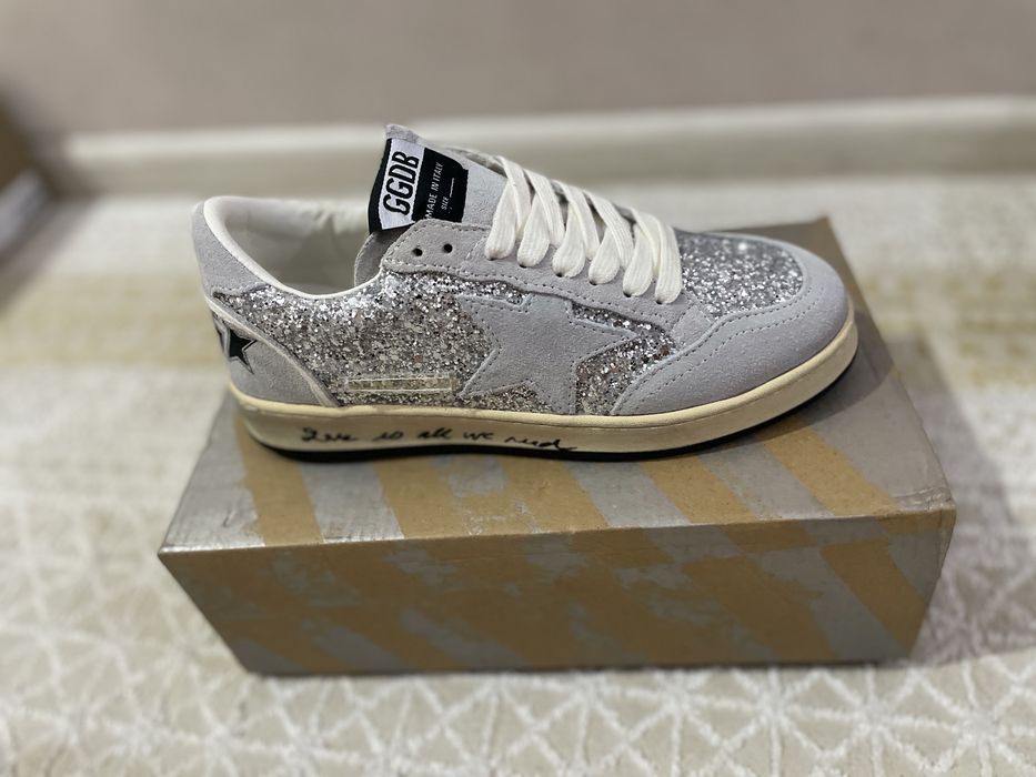 Женские кроссовкий