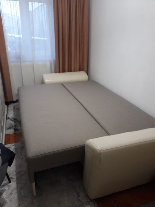 Canapea extensibila cu 3 perne