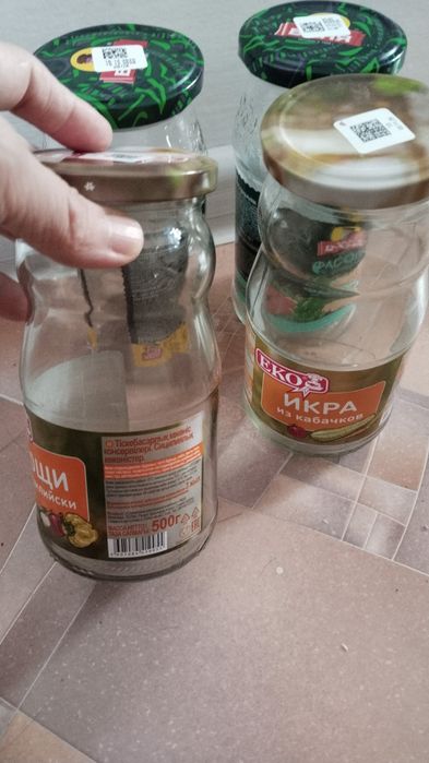 Продам банки стеклянные с винтовыми крышками 0,5 л 30-45 шт