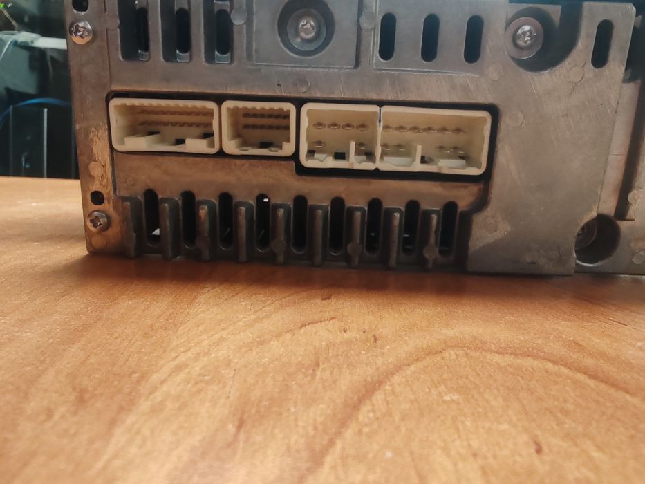 Продам магнитола тауато ярис