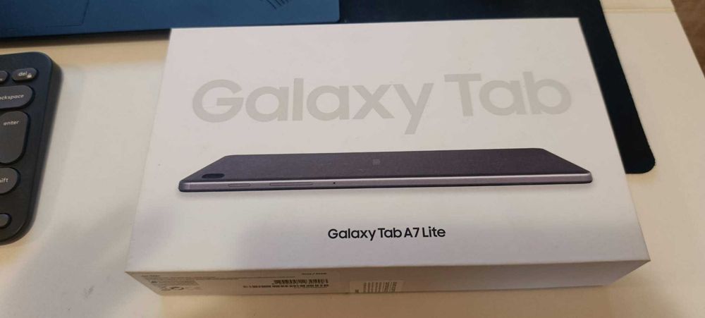 Samsung Galaxy Tab A7 Lite SM-T220  Отлично състояние  кейс и протектор