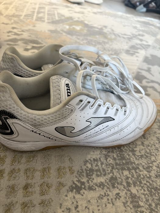 Продам футзалки joma