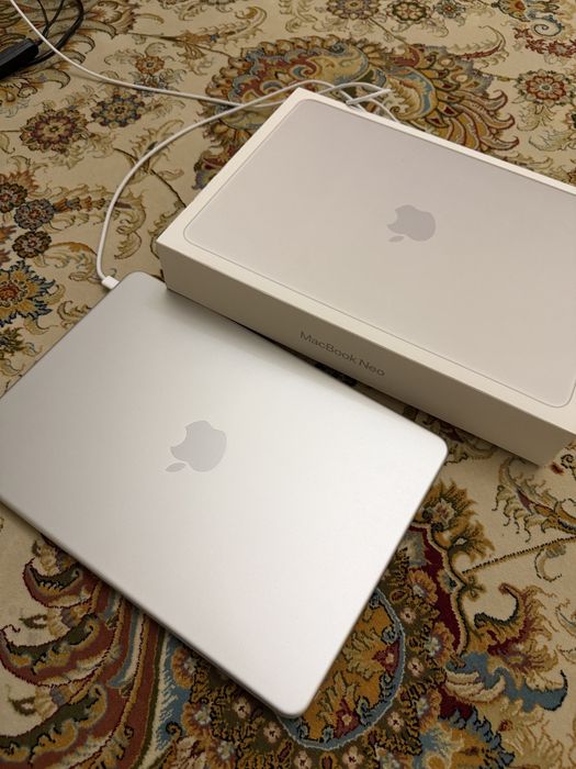 Macbook Neo Silver 8/512