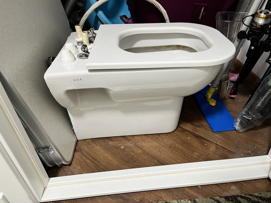 Унитаз в хорошем состоянии