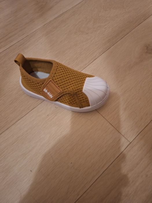 Продам детские кросовки