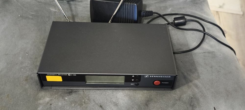 Професионален безжичен приемник Sennheiser EM 100 (G1)