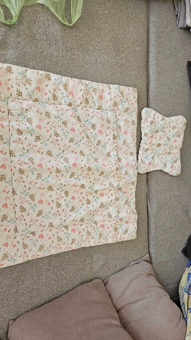 Бебешко олекотено и въглавничка