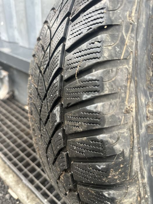 225 55 17 goodyear runflat iarna anvelope impecabile