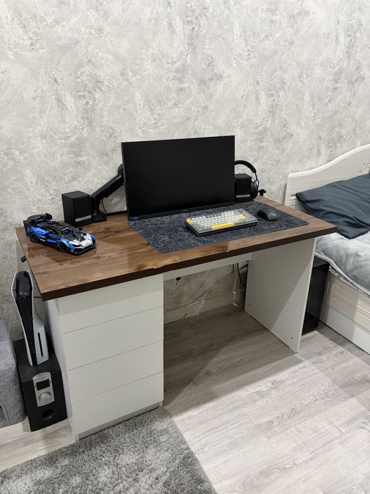 Продам компьютерый стол