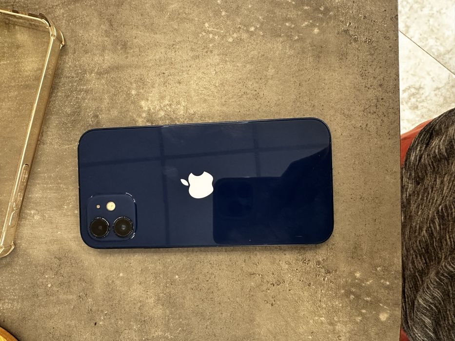 Унинален phone 12