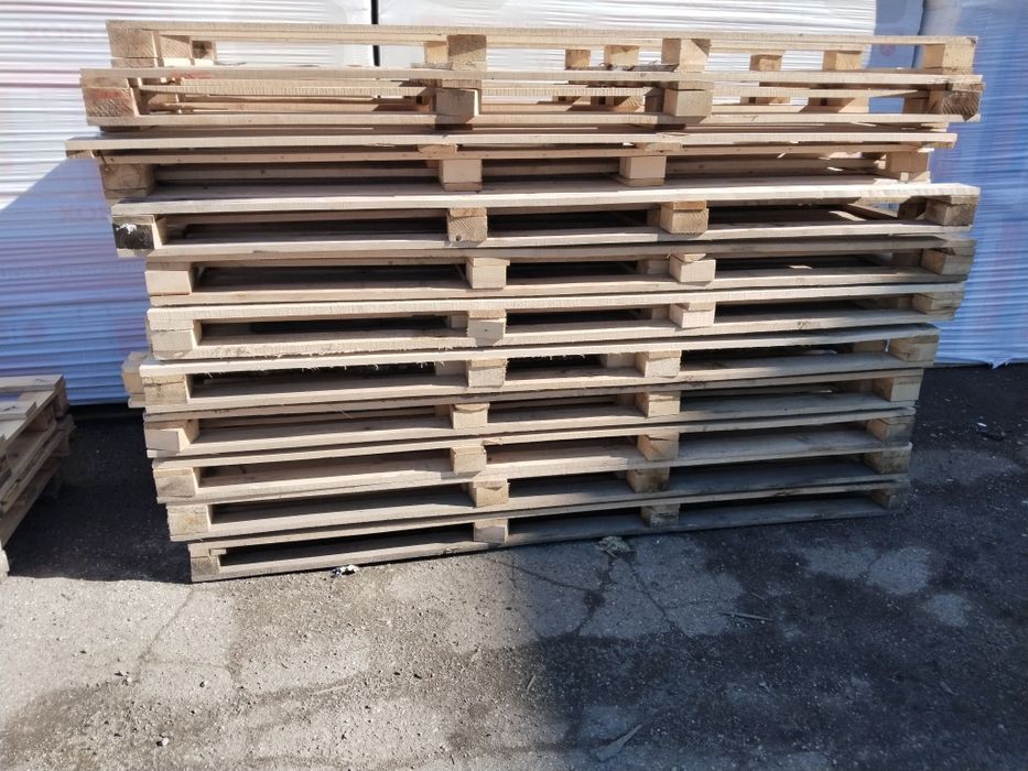 Поддоны продам .