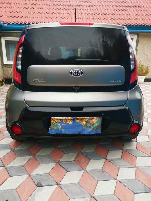 отличный KIA SOOL авто