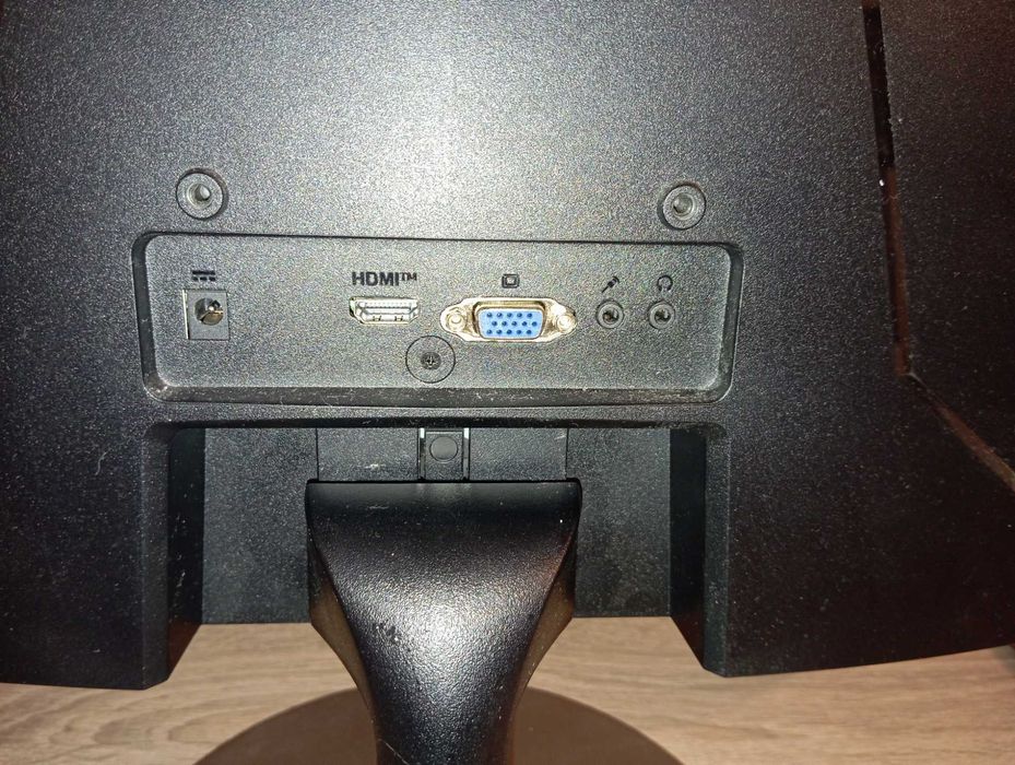 Monitorul MSI PRO MP2422C, model curbat