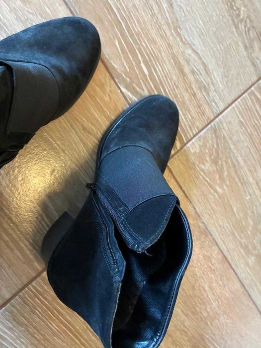 Ghete piele intoarsa 40 negre