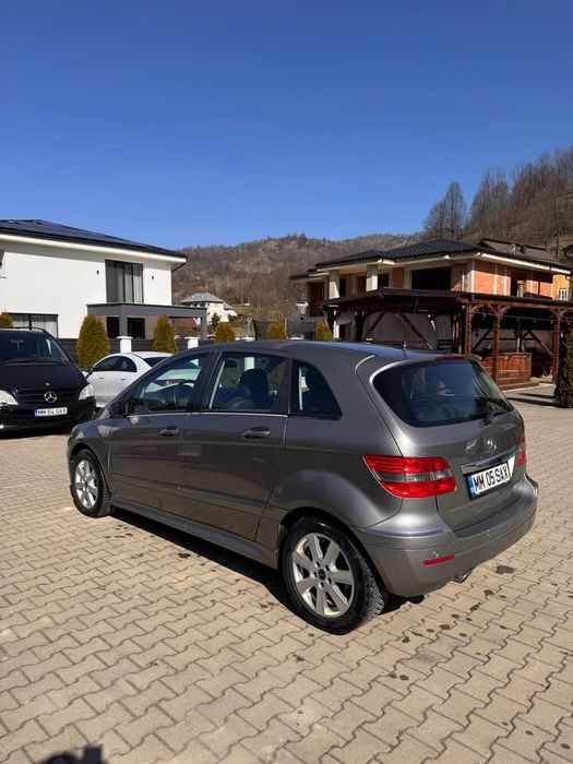 Mercedes-benz B180