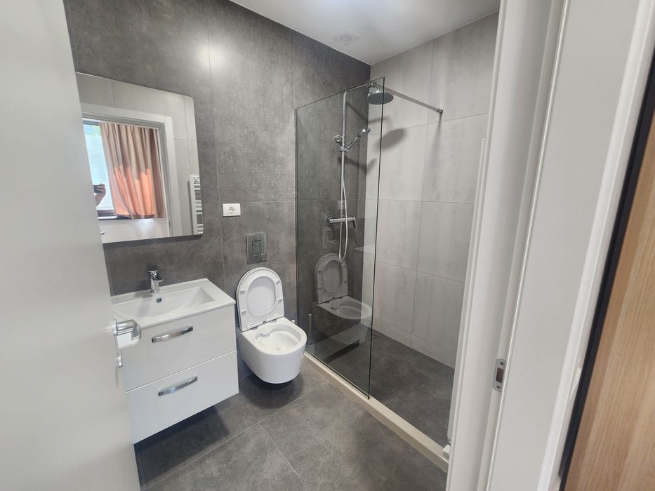 Apartament 3 camere Damaroaia 95 mp + 145 mp curte , 2 bai , totul nou , incalzire in pardosela , bloc 2026