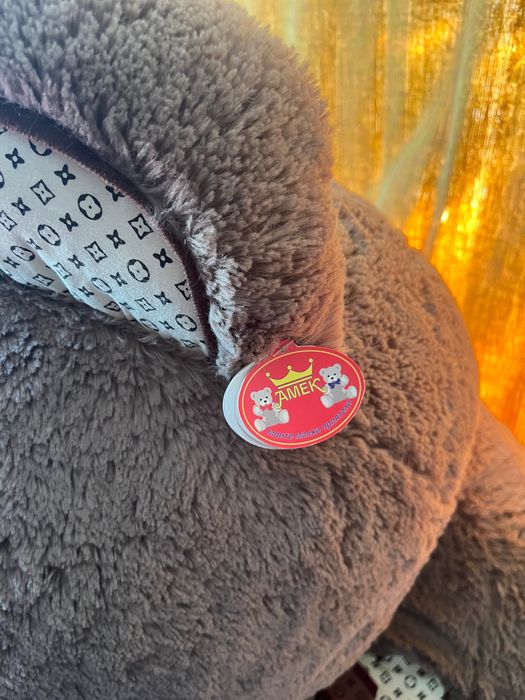 Голям плюшен мечок