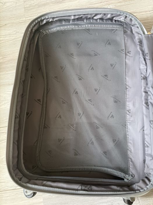 Дорожный чемодан