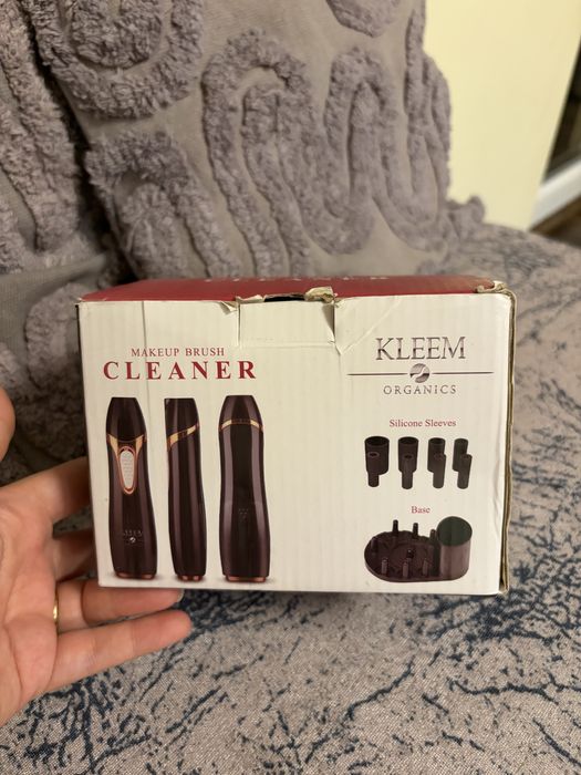 Уред за почистване на четки за грим