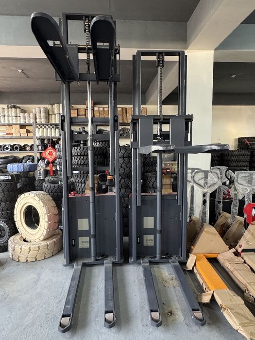 Штаблёр электрический самоходный