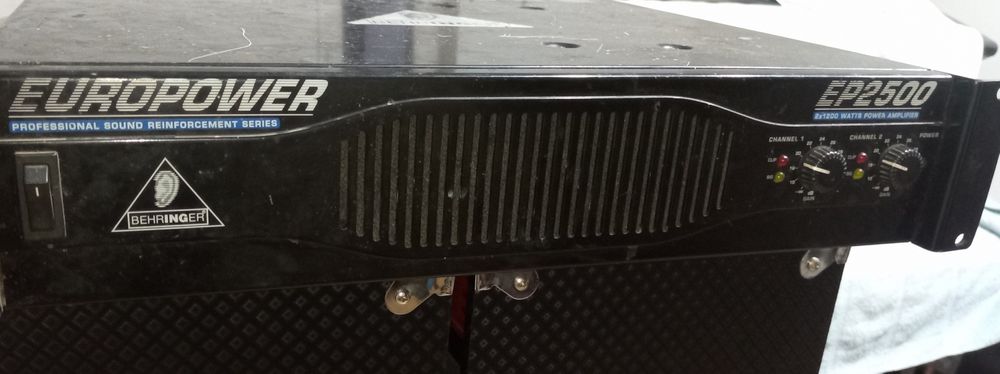 Behringer EP 2500 amplificator statie