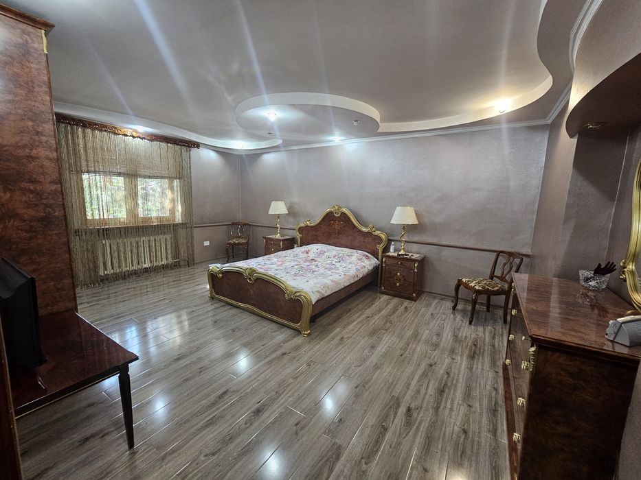 Аэропорт вайида 7 су'тик ховли сотилади