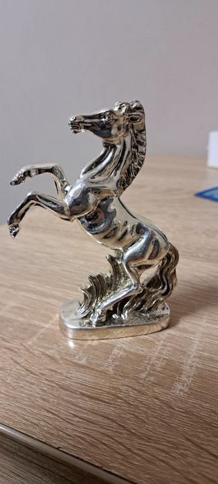 Cal Argintiu .e suflat cu Ag