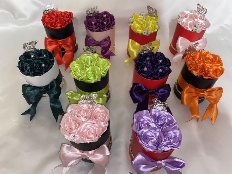 Ръчно изработени букети и декорации от сатенени рози
