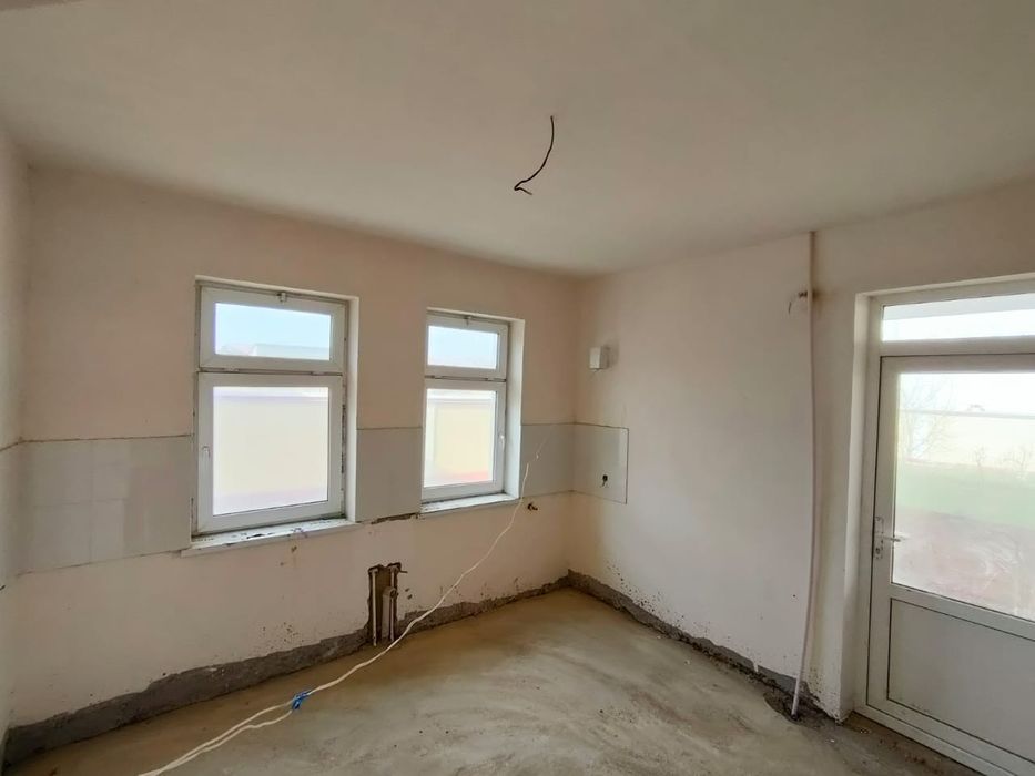 Srochno 2 etajli kotej sotiladi ( yonida 2 sotiq agarodi bilan)