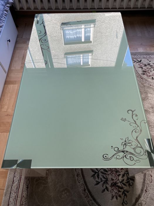 Стъклена маса