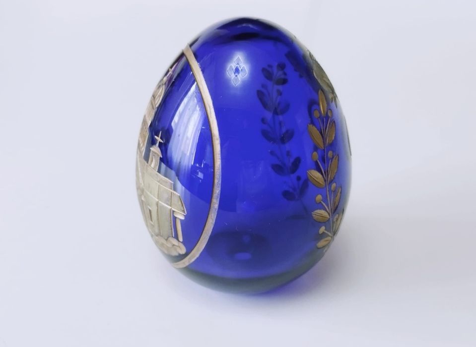 Ou din sticla albastru cobalt, sculptat manual