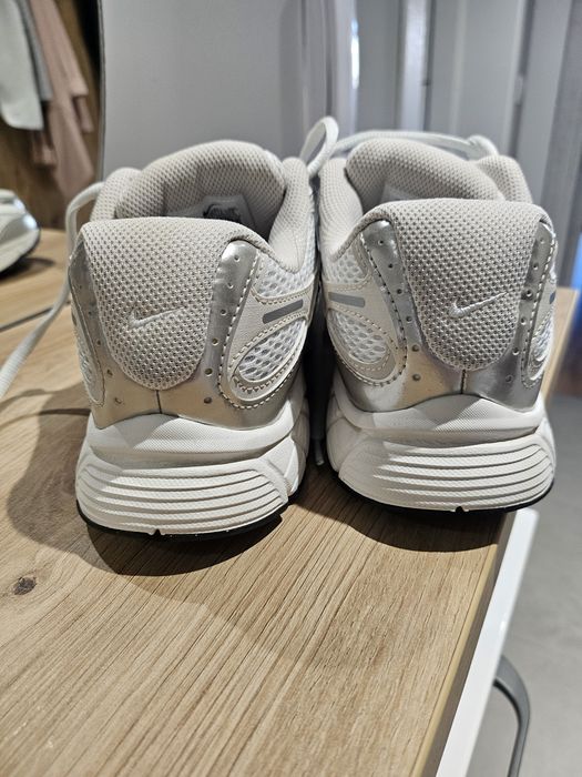 Дамски маратонки Nike