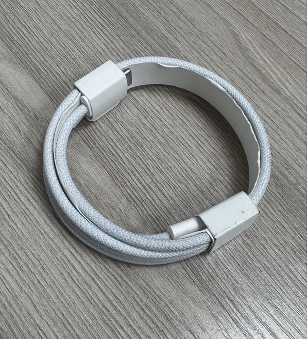Оригинальный плетеный кабель из комплекта AirPods Pro 2