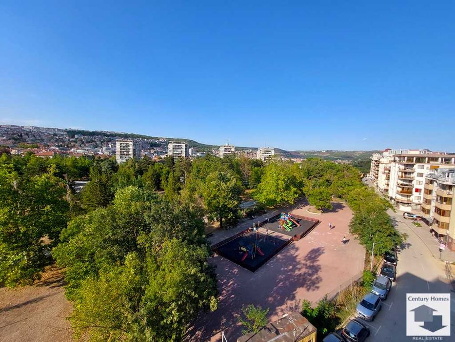 104957 Панорамен апартамент с 2 спални в центъра на Велико Търново