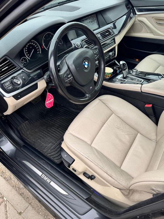 De vanzare ​BMW Seria 5 F11 525d (218 CP) - 2013 - Trapă Panoramică - Volan M cu Padele - Piele