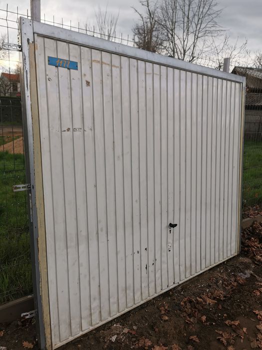 Ușa garaj basculanta alba