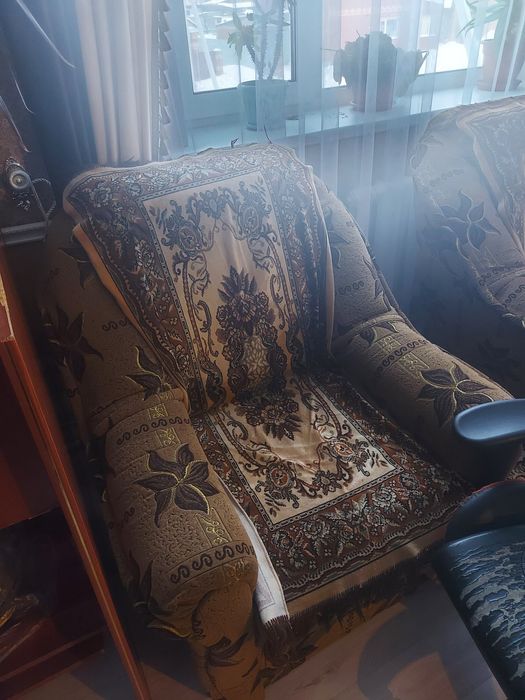 Продам диван и 2 кресла
