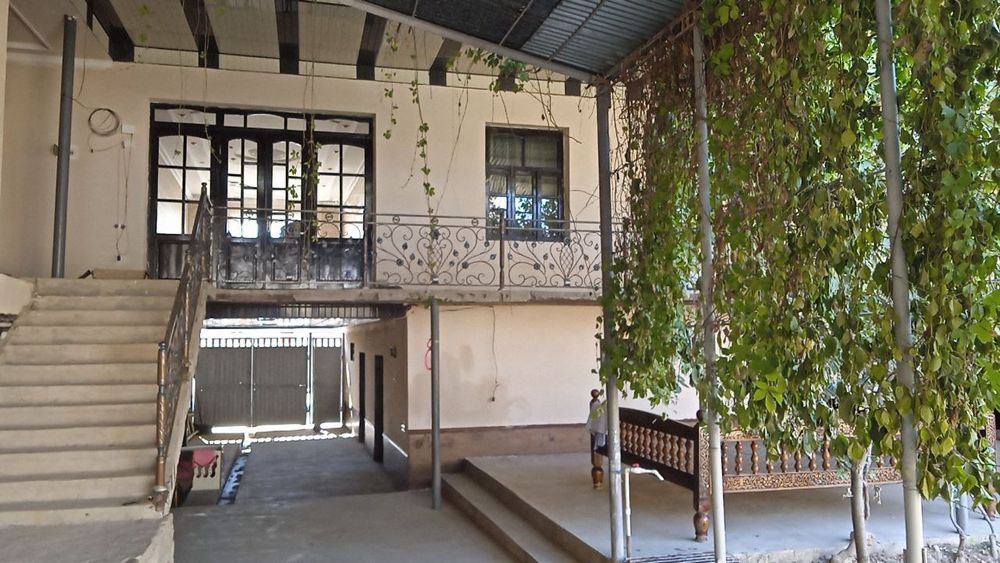 Уй сотилади 8 сотиҳ