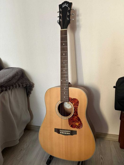 Chitară acustică-electrică Guild D-240E Westerly Archback