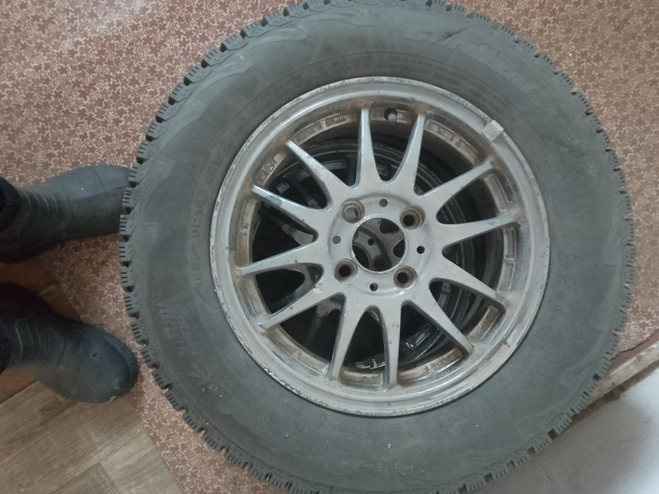 Продам резину с дисками . зима