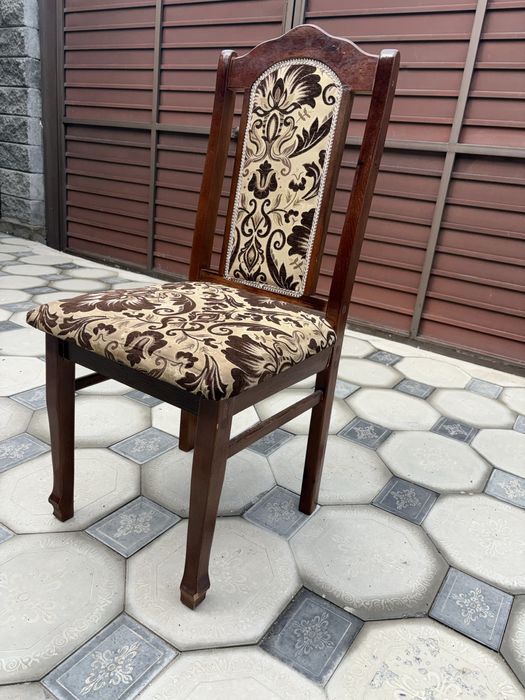 Стол и 12 стульев