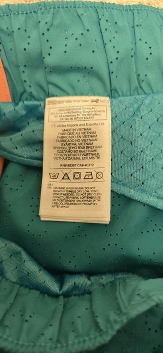 Дамски оригинални къси панталонки.  Като нови.  Adidas
