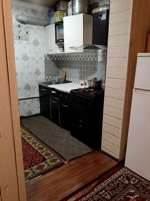 Uy sotiladi 3 xonali chirchiq sh. 8m.r