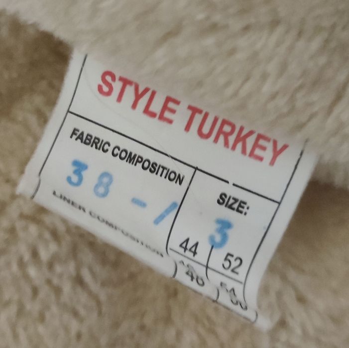 Продам детскую тёплую куртку. Размер 38.