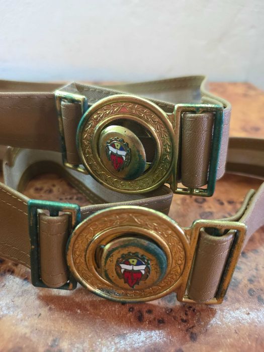 Lot 2 curele originale de Pionier RSR – perioada comunistă – paftă metalică cu emblemă